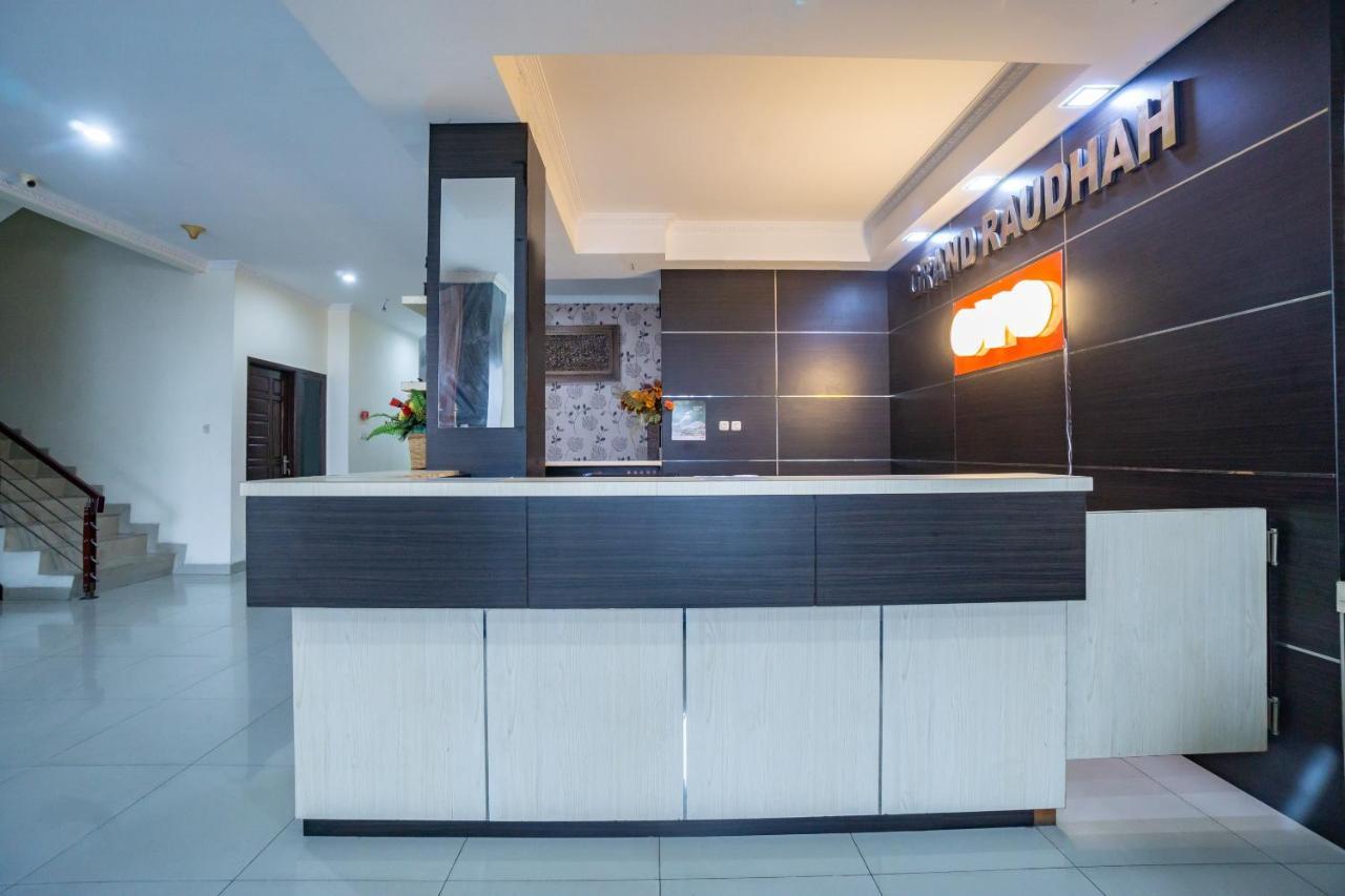 Oyo 2357 Syariah Grand Raudhah Otel Cakarta Dış mekan fotoğraf