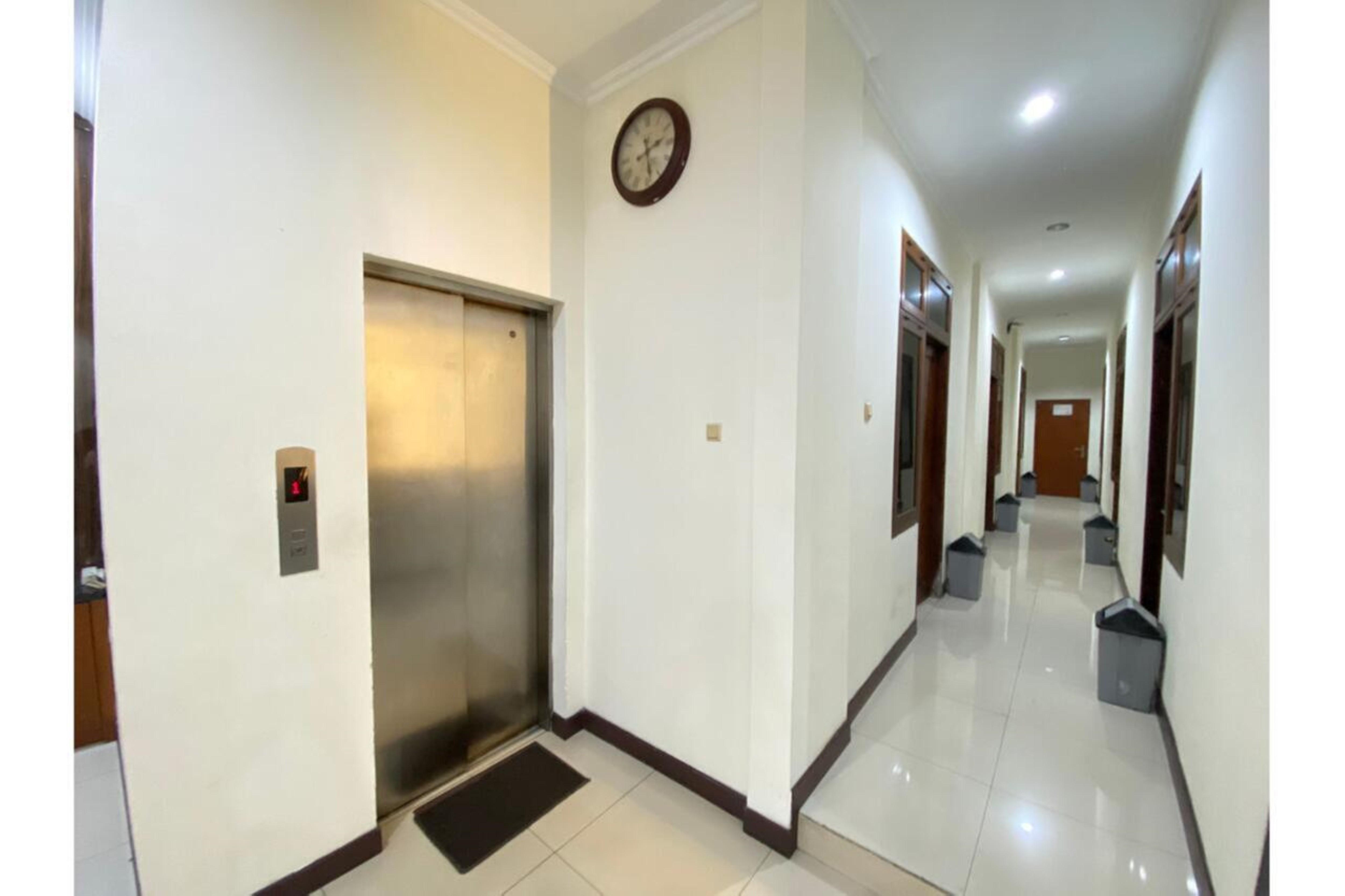 Oyo 2357 Syariah Grand Raudhah Otel Cakarta Dış mekan fotoğraf