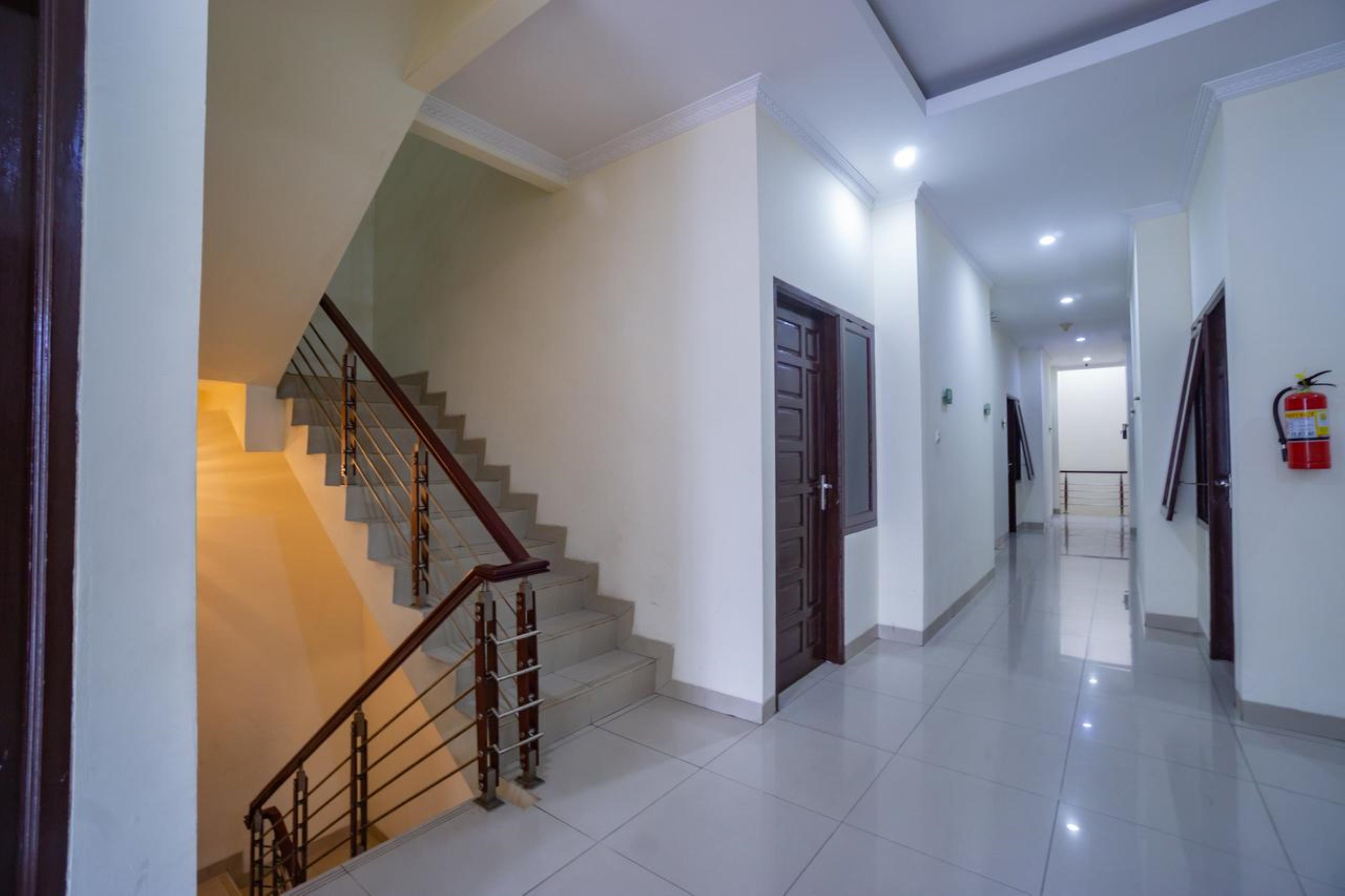 Oyo 2357 Syariah Grand Raudhah Otel Cakarta Dış mekan fotoğraf